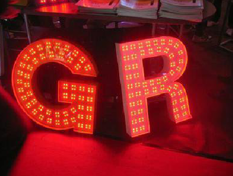 安陆LED发光字常见的安装误区。